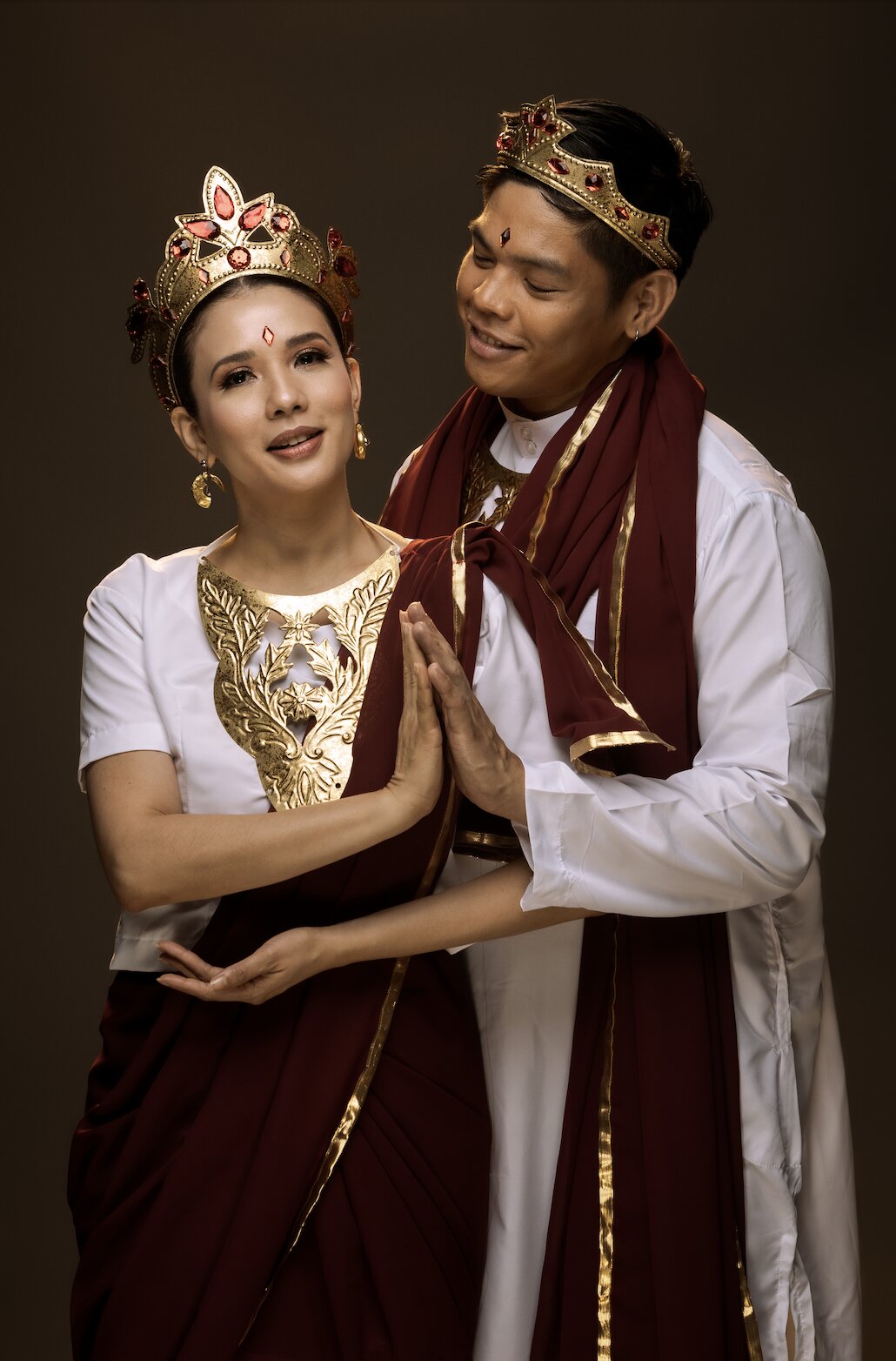 L-R: Karylle Tatlonghari as Sita and Arman Ferrer as Rama